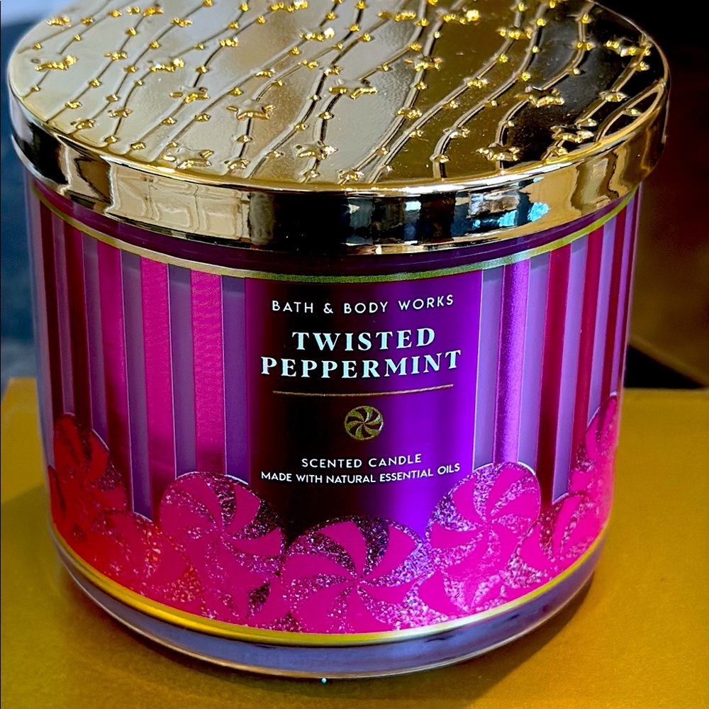 🔥BBW 3-WICKED CANDLE🔥TWISTED PEPPERMINT CANDLE W/GOLD EMBOSSED DESIGN ON LID NWT